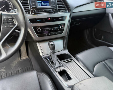 Серый Хендай Соната, объемом двигателя 2 л и пробегом 320 тыс. км за 7999 $, фото 8 на Automoto.ua