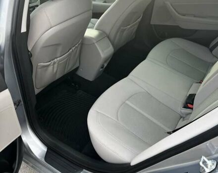 Сірий Хендай Соната, об'ємом двигуна 2.4 л та пробігом 184 тис. км за 10700 $, фото 4 на Automoto.ua