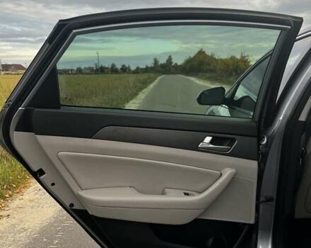 Сірий Хендай Соната, об'ємом двигуна 2.4 л та пробігом 184 тис. км за 10700 $, фото 6 на Automoto.ua