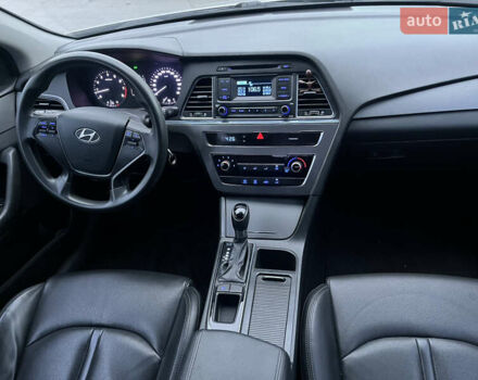 Серый Хендай Соната, объемом двигателя 2 л и пробегом 266 тыс. км за 8150 $, фото 8 на Automoto.ua