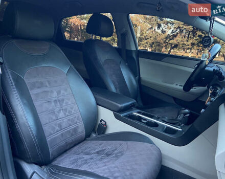 Серый Хендай Соната, объемом двигателя 2.36 л и пробегом 178 тыс. км за 11599 $, фото 14 на Automoto.ua