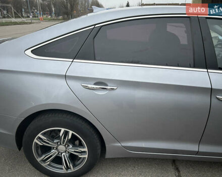 Сірий Хендай Соната, об'ємом двигуна 2 л та пробігом 174 тис. км за 11700 $, фото 22 на Automoto.ua