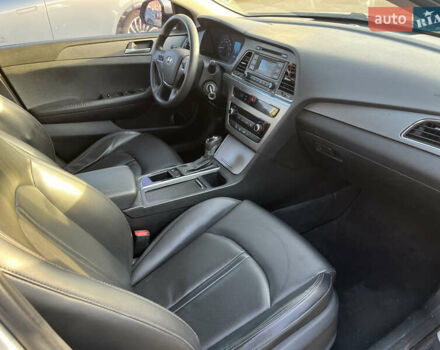 Серый Хендай Соната, объемом двигателя 2 л и пробегом 266 тыс. км за 9750 $, фото 7 на Automoto.ua