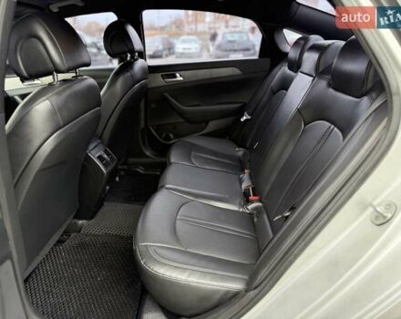 Сірий Хендай Соната, об'ємом двигуна 2 л та пробігом 275 тис. км за 8400 $, фото 26 на Automoto.ua