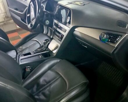 Серый Хендай Соната, объемом двигателя 2 л и пробегом 345 тыс. км за 10000 $, фото 6 на Automoto.ua