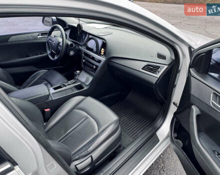 Сірий Хендай Соната, об'ємом двигуна 2 л та пробігом 169 тис. км за 11300 $, фото 12 на Automoto.ua