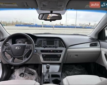 Серый Хендай Соната, объемом двигателя 2 л и пробегом 114 тыс. км за 13900 $, фото 10 на Automoto.ua