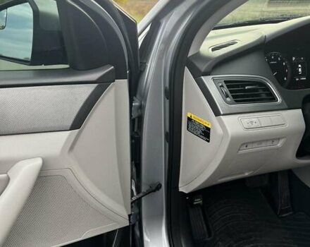 Сірий Хендай Соната, об'ємом двигуна 2.4 л та пробігом 184 тис. км за 10700 $, фото 11 на Automoto.ua