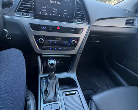 Хендай Соната 2015 в Киеве на Automoto.ua Серый Хендай Соната, объемом двигателя 2 л и пробегом 498 тыс. км за 8600 $, фото 12 на Automoto.ua