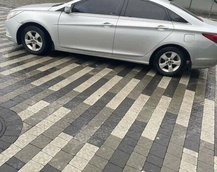 Сірий Хендай Соната, об'ємом двигуна 2 л та пробігом 195 тис. км за 7200 $, фото 2 на Automoto.ua