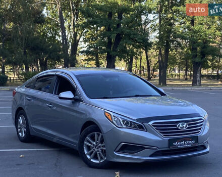 Серый Хендай Соната, объемом двигателя 2.36 л и пробегом 178 тыс. км за 11599 $, фото 1 на Automoto.ua