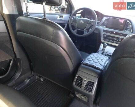 Серый Хендай Соната, объемом двигателя 2 л и пробегом 231 тыс. км за 9100 $, фото 16 на Automoto.ua