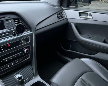 Серый Хендай Соната, объемом двигателя 2 л и пробегом 405 тыс. км за 7999 $, фото 10 на Automoto.ua