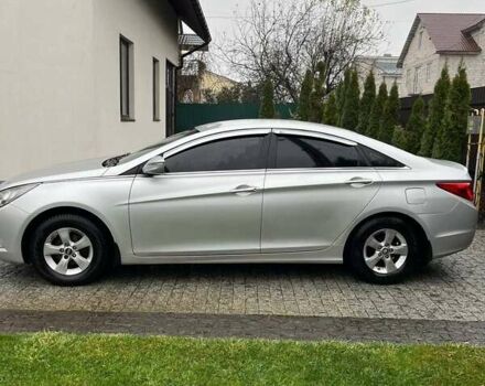 Серый Хендай Соната, объемом двигателя 2 л и пробегом 240 тыс. км за 8100 $, фото 1 на Automoto.ua