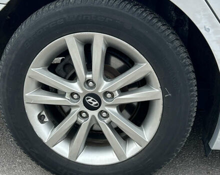 Сірий Хендай Соната, об'ємом двигуна 2.36 л та пробігом 170 тис. км за 9999 $, фото 30 на Automoto.ua