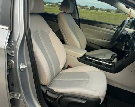 Сірий Хендай Соната, об'ємом двигуна 2.4 л та пробігом 184 тис. км за 10700 $, фото 5 на Automoto.ua