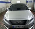 Серый Хендай Соната, объемом двигателя 2 л и пробегом 345 тыс. км за 10000 $, фото 1 на Automoto.ua