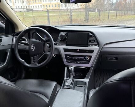 Сірий Хендай Соната, об'ємом двигуна 2 л та пробігом 385 тис. км за 9000 $, фото 5 на Automoto.ua