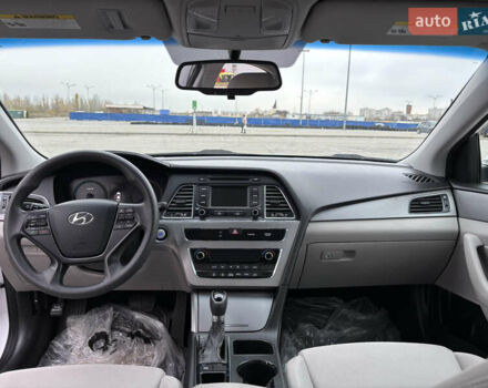 Хендай Соната 2015 в Харькове на Automoto.ua Серый Хендай Соната, объемом двигателя 2 л и пробегом 114 тыс. км за 14200 $, фото 20 на Automoto.ua