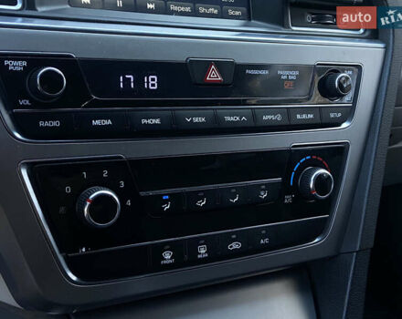 Серый Хендай Соната, объемом двигателя 2.36 л и пробегом 178 тыс. км за 11599 $, фото 12 на Automoto.ua