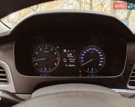 Серый Хендай Соната, объемом двигателя 2 л и пробегом 294 тыс. км за 9300 $, фото 11 на Automoto.ua