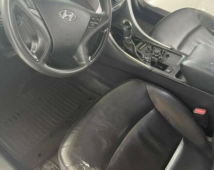 Сірий Хендай Соната, об'ємом двигуна 2 л та пробігом 195 тис. км за 7200 $, фото 4 на Automoto.ua