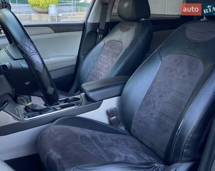 Серый Хендай Соната, объемом двигателя 2.36 л и пробегом 178 тыс. км за 11599 $, фото 9 на Automoto.ua