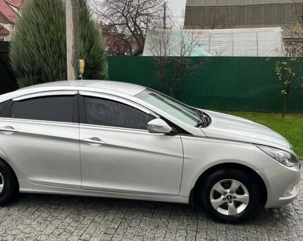 Серый Хендай Соната, объемом двигателя 2 л и пробегом 240 тыс. км за 8100 $, фото 2 на Automoto.ua