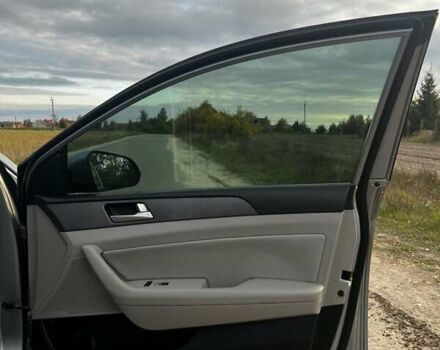 Сірий Хендай Соната, об'ємом двигуна 2.4 л та пробігом 184 тис. км за 10700 $, фото 7 на Automoto.ua