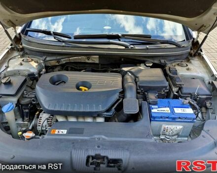 Сірий Хендай Соната, об'ємом двигуна 2 л та пробігом 400 тис. км за 10000 $, фото 4 на Automoto.ua