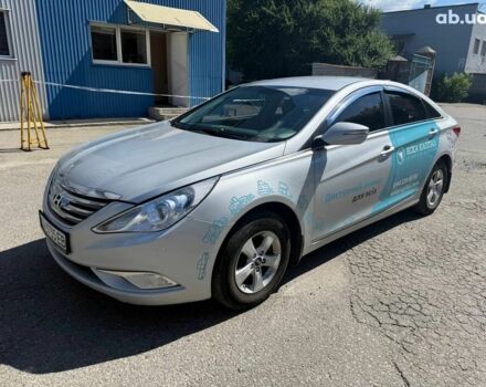 Хендай Соната 2015 у Києві на Automoto.ua Сірий Хендай Соната, об'ємом двигуна 2 л та пробігом 321 тис. км за 7000 $, фото 1 на Automoto.ua