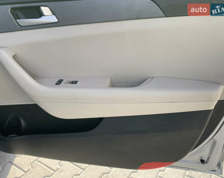 Серый Хендай Соната, объемом двигателя 2.36 л и пробегом 40 тыс. км за 11800 $, фото 23 на Automoto.ua