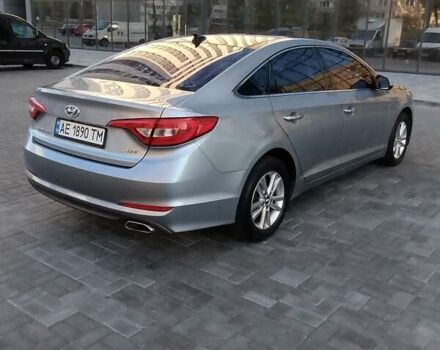 Серый Хендай Соната, объемом двигателя 2 л и пробегом 241 тыс. км за 12000 $, фото 2 на Automoto.ua
