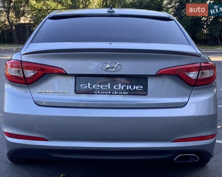 Серый Хендай Соната, объемом двигателя 2.36 л и пробегом 178 тыс. км за 11599 $, фото 5 на Automoto.ua