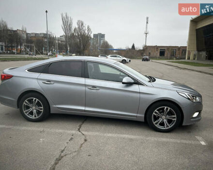 Сірий Хендай Соната, об'ємом двигуна 2 л та пробігом 174 тис. км за 11700 $, фото 4 на Automoto.ua