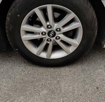 Сірий Хендай Соната, об'ємом двигуна 2 л та пробігом 186 тис. км за 10500 $, фото 20 на Automoto.ua