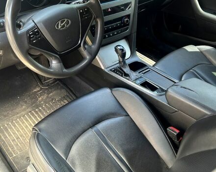 Серый Хендай Соната, объемом двигателя 2 л и пробегом 330 тыс. км за 9500 $, фото 3 на Automoto.ua