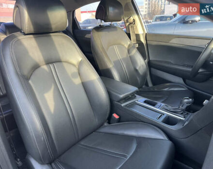 Серый Хендай Соната, объемом двигателя 2 л и пробегом 266 тыс. км за 9750 $, фото 6 на Automoto.ua