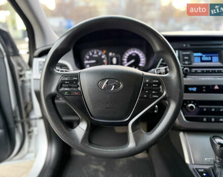 Серый Хендай Соната, объемом двигателя 2 л и пробегом 320 тыс. км за 7999 $, фото 9 на Automoto.ua