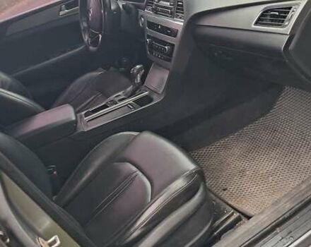 Серый Хендай Соната, объемом двигателя 2 л и пробегом 250 тыс. км за 10000 $, фото 5 на Automoto.ua