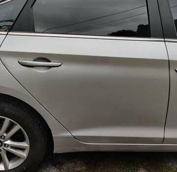 Сірий Хендай Соната, об'ємом двигуна 2 л та пробігом 186 тис. км за 10500 $, фото 15 на Automoto.ua