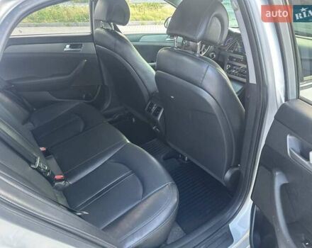 Серый Хендай Соната, объемом двигателя 2 л и пробегом 332 тыс. км за 8700 $, фото 4 на Automoto.ua