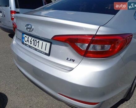 Сірий Хендай Соната, об'ємом двигуна 2 л та пробігом 231 тис. км за 8900 $, фото 4 на Automoto.ua