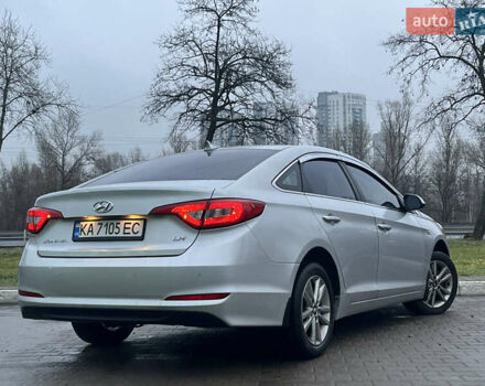 Серый Хендай Соната, объемом двигателя 2 л и пробегом 266 тыс. км за 8150 $, фото 4 на Automoto.ua