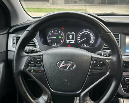 Сірий Хендай Соната, об'ємом двигуна 2 л та пробігом 174 тис. км за 11700 $, фото 17 на Automoto.ua