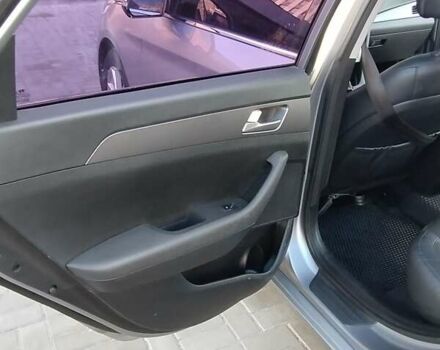 Серый Хендай Соната, объемом двигателя 2 л и пробегом 241 тыс. км за 12000 $, фото 16 на Automoto.ua