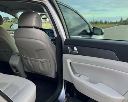 Сірий Хендай Соната, об'ємом двигуна 2.4 л та пробігом 184 тис. км за 10700 $, фото 8 на Automoto.ua