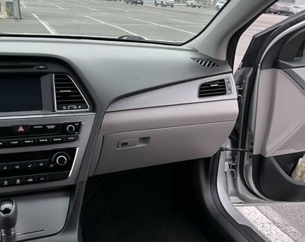 Сірий Хендай Соната, об'ємом двигуна 2.36 л та пробігом 148 тис. км за 8900 $, фото 24 на Automoto.ua