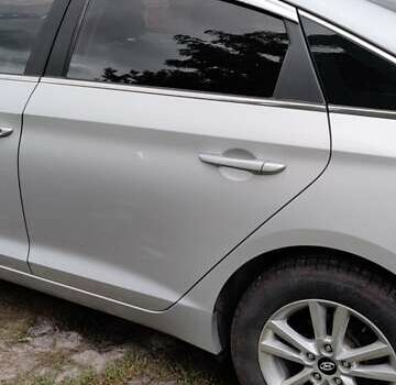 Сірий Хендай Соната, об'ємом двигуна 2 л та пробігом 186 тис. км за 10500 $, фото 7 на Automoto.ua