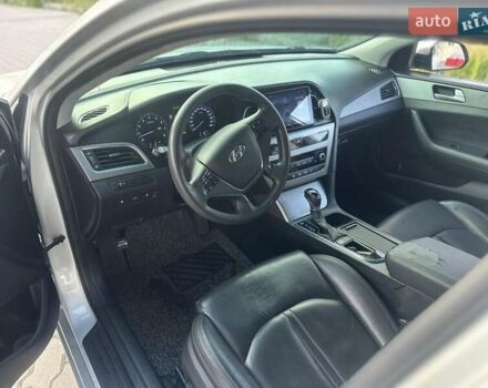 Серый Хендай Соната, объемом двигателя 2 л и пробегом 332 тыс. км за 8700 $, фото 3 на Automoto.ua